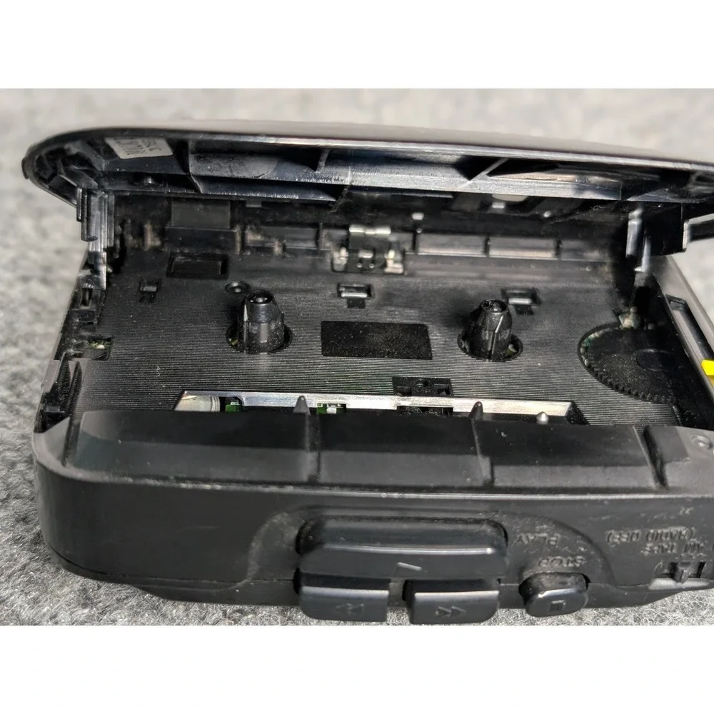 Sony Walkman FM/AM WM-FX103 Radio Cassette Player Mega Base Anti-Rolling‎ Black
